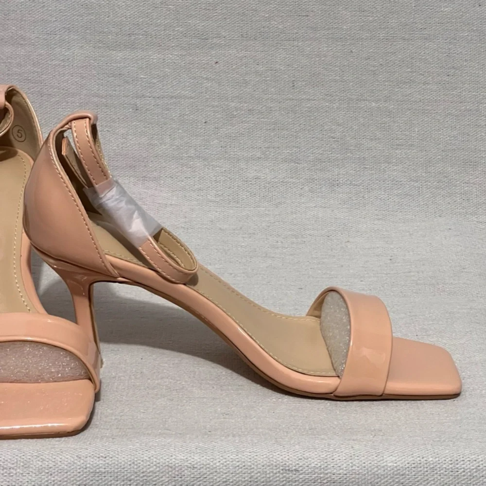 Coziavenue light pink open toe heels